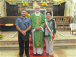 Il Maresciallo Francesca comandante della Stazione dei Carabinieri di Stroppiana, S.E. l'Arcivescovo ed il Sindaco